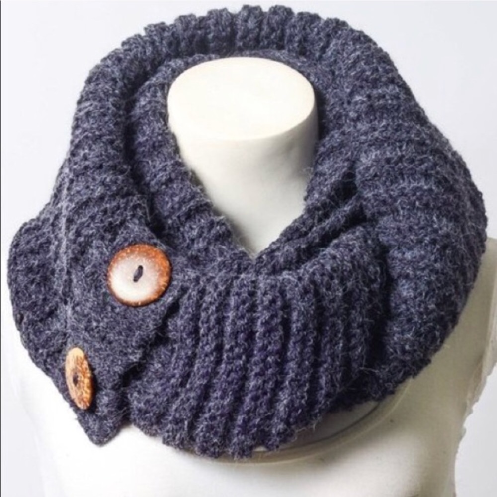 Button infinity scarf - Picture 2 of 2